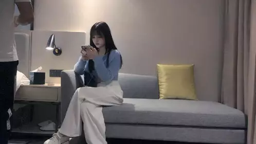 文轩探花深夜场胖哥代班约了个颜值不错西装妹子啪啪换上短裙舔逼口交后入抽插骑坐自己