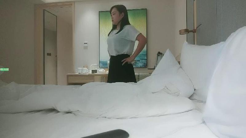 黄先生探花约了个白衣漂亮妹子啪啪，近距离拍摄口交69舔逼抽插猛操