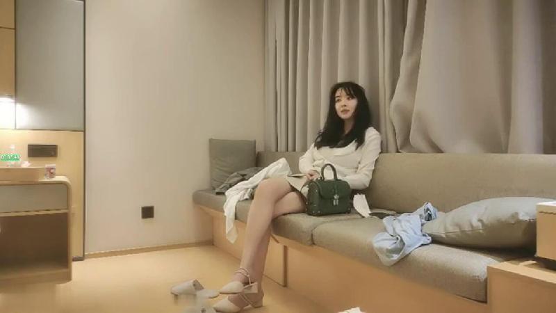 探花郎李寻欢再约昨晚甜美嗲嗲妹子啪啪，穿上情趣女仆装摸逼特写口交大力猛操~2