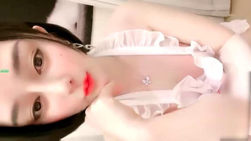 {教打王者菜鸟大长腿又骚又爱玩叫声浪上加上操到她痉挛丢下手机【露脸