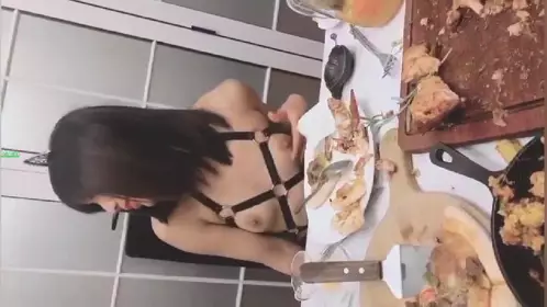 沈先生深夜170CM花臂纹身美女腰细胸大修长美腿情趣开档丝袜深喉大屌后入一下下撞击骑乘自己动