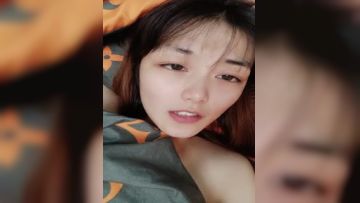 颜值很哇塞的小姐姐跟小哥激情啪啪，全程露脸口交大鸡巴样子好骚啊，让小哥无套抽插蹂躏爆草，快干哭了内射第10集