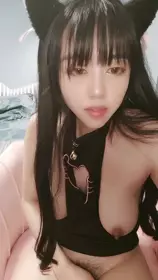 自拍三通美嫩模让小哥玩双飞好刺激，黑丝高跟诱惑全程露脸舔逼轮着给大哥口交，让大哥草了菊花草骚穴淫声荡语