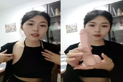 超仙级嫩模『年年』定制汉服玩弄粉穴 翘乳美 身材俏