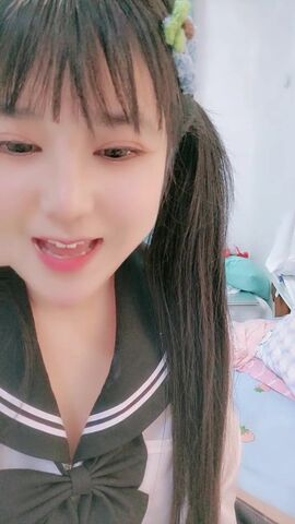 刚成年新人18小萝莉  水晶假屌凳子上骑坐  自慰抽插紧致小穴  小男友继续操逼  没搞几下就射了