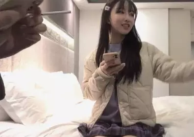 最新汤不热大神开发调教高三毕业白虎一线天嫩妹 视觉冲击很完美 射满逼精液