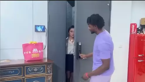 极品美女在商场自慰 好刺激！