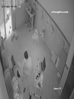 黑客破解家庭摄像头❤️偷拍学生情侣疫情期间居家 整天缠绵2