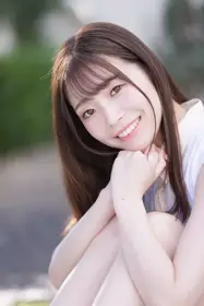 白衣外围妹，深喉口交硬了开操，后入撞击啊啊叫操的受不了，速度搞完妹子走人