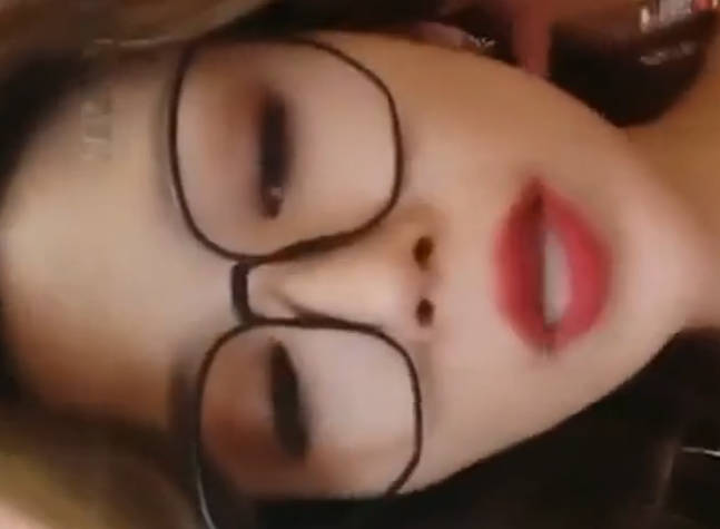 壮小伙操极品露脸良家美少妇大奶肥B抱起来操方言对白