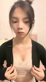 开网店的小美女，【宝宝鱼】，到仓库发完货，回到闺房就全裸，极品美乳，毛茸茸的阴毛下粉嫩的穴