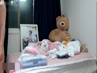 看样子80多岁的白发老头屌还挺大的打地铺与村妓啪啪啪动作还挺犀利的