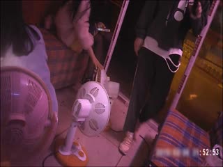 美乳性感极品美女没钱交房租,故意穿着暴露色诱男房东肉偿,被玩的淫叫：我要,受不了了,快点操进来,好大,操我骚逼!