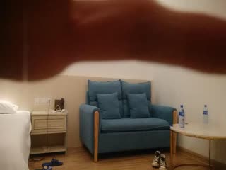 22岁奶茶店上班的00后美女被摄影师强上无套抽插