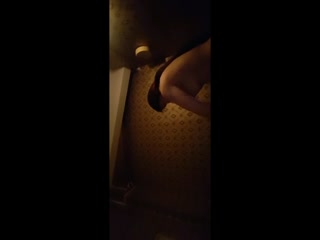 暗拍肥驴哥被站街拉客女带到藏在民居楼上的按摩房点了个大波妹做大保健