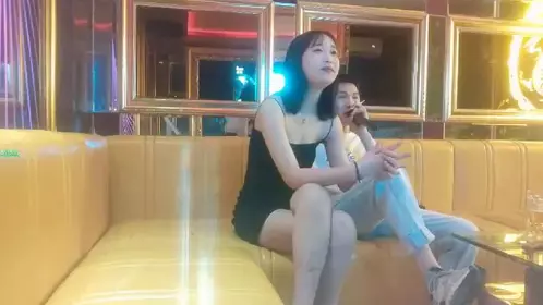 【怨种探花】商K包间偷拍灯红酒绿佳人纷至沓来近景爆操00后骚妹激情四射必看