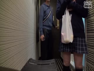 可爱的日本女孩中出