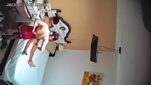 酒店偷拍新台破解首发喜欢高跟鞋丝袜控的大学生情侣连续换装做爱