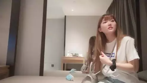 强上了做服务的技师 还威胁敢BJ就把视频发出去 无套爆操射一身好爽