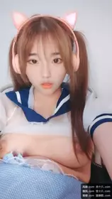 丝袜大奶高颜值情趣装诱惑，全程露脸激情大秀，听狼友指挥揉奶玩逼，道具抽插激情不断高潮不止，精彩刺激