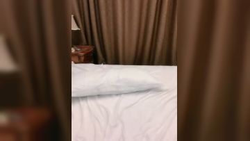 9分颜值极品女神！细腰美腿很是迷人！美臀翘起假屌后入，无毛骚穴一下下深插，表情很是诱惑第03集