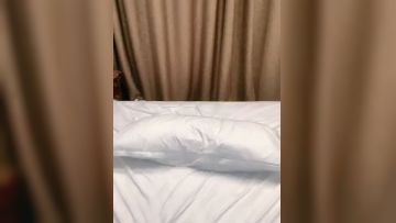 9分颜值极品女神！细腰美腿很是迷人！美臀翘起假屌后入，无毛骚穴一下下深插，表情很是诱惑第06集