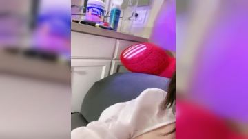 9分颜值网红女神！超粉微毛嫩 穴！难得大尺度，手指扣入流白浆，道具插入到底，娇喘呻吟，极度诱惑第02集