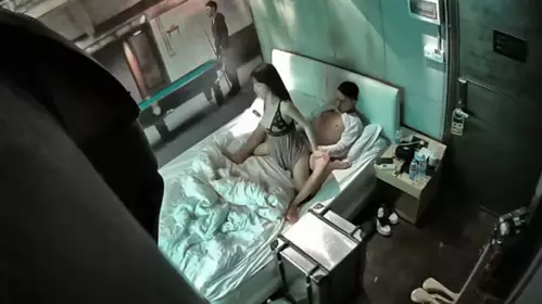 酒店偷拍系列-女人韵味十足的御姐穿着情趣内衣激情做爱!