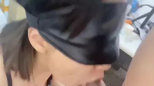 熟女人妻吃鸡啪啪 我的喉咙要冒烟了 深喉插嘴 手指插屁眼 撅着大屁屁被无套输出 内射