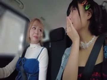 SUN-077潮吹きレズ露出指ズボ快楽でセルフ潮をまき散らす金髪と黒髪のイチャビチャ绝顶デート第01集