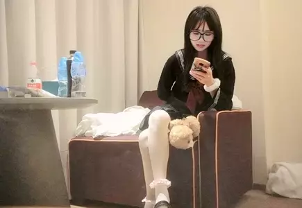 清纯00后小萝莉，粉嫩娇躯暴力摧残，白毛巾战神老金...