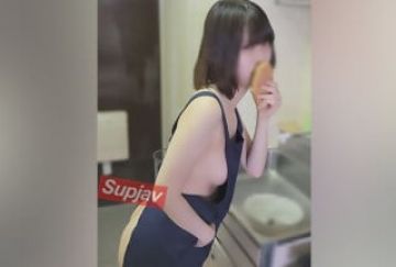 FC2PPV 3852604 たいやき屋でバイトしてる地味可爱い色白美巨乳…バイト帰りに裸エプロン