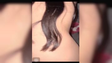 户外搭讪勾引小骚母狗到厕所里激情野战！跪舔口交深喉，后入做爱！ (1)。