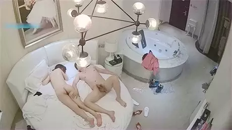 女神被搞出欲望主动吃J干一炮换上空姐制服又干一炮呻吟