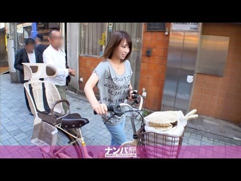 - マジ软派、初撮。  恵比寿で见つけた大学生に电マモニターをお愿いします！？「これってここに当てるもの？」初电マで気持ちよくなってで甘い声が！电マに魅了されて最后まで気持ちよさに震えていました。