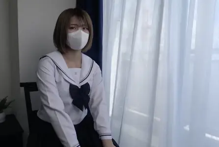 FC2-4632272FC2-4632272 超可爱的女大学生19岁，穿制服很棒！将自己超粗的阴茎