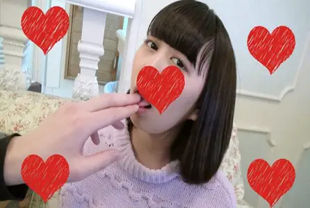 FC2-812318FC2-812318 20 岁的少女在被用力插弄时，一边伸出舌头一边流口水，