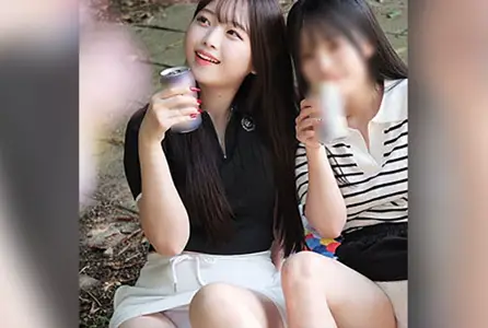 SPAY-555SPAY-555 在公园看到的目标，超级可爱女大生2号，拥有完美的脸蛋，偷偷