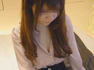 FC2PPV-4584276 苗条妻子出轨丈夫以偿还债务