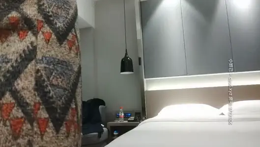 铁牛探花 花裙小姐姐