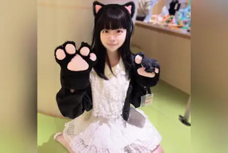 FC2-4666498FC2-4666498 18 岁咖啡馆女仆，身高 147 厘米，拥有极致娃娃