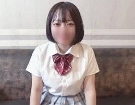 FC2PPV-4636513 巨乳的18岁单纯少女