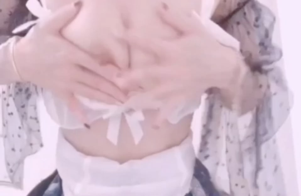 【白丝萝莉】洛丽塔少女娇喘湿身 纯欲双马尾摇动白丝美腿诱惑