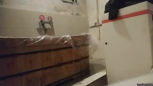 【永不翻车探花】，熟女爱好者，今夜母子乱伦局，大胸人妻，激情四射，干得鬼哭狼嚎，俩人双双高潮刺激