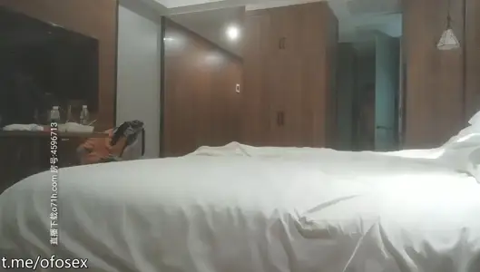 【千寻全国探花】新人约少妇，成熟女人的肉体另一种风情，白皙温柔体贴服侍男人有一手