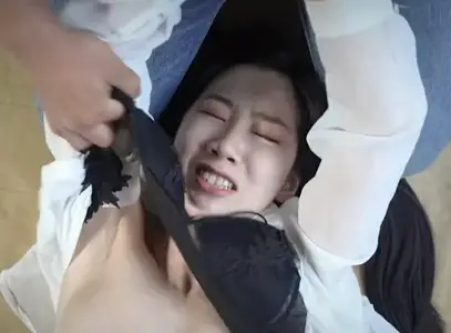 围奸黑丝包臀裙收验员女神被迷昏