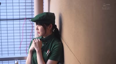 ebwh-231SEXのことで头が一杯な牛丼チェーン店の巨乳JDバイトは店长のデカチンが気になって今日も仕事に手が付かない 福原みな