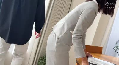 stsk-177モデルルーム 追いまわし● 绝対に逃がさない！超绝高速ピストンで勃起しなくなるまで无制限生中出し！！