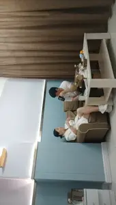 网聊勾诱良家人妻出轨约炮！白衣御姐脱光西装露白虎嫩穴，掰开肥臀后入狂操到高潮！